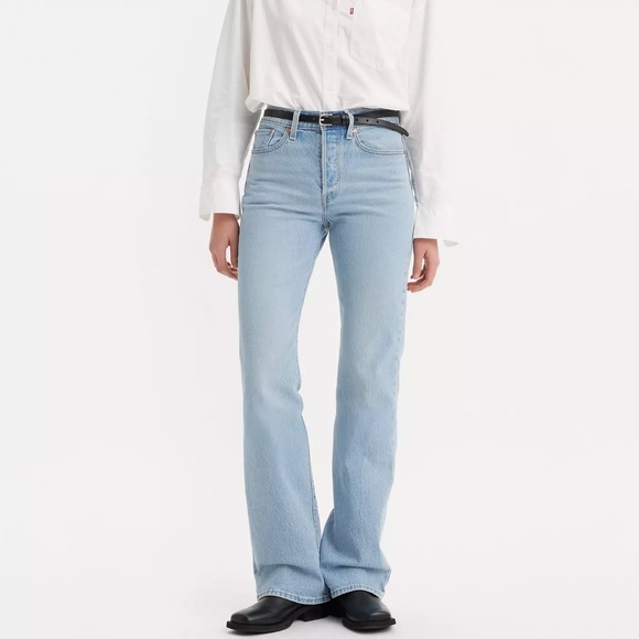 Levi’s wedgie bootcut light wash 27x30 PRICE FIRM - Picture 2 of 11